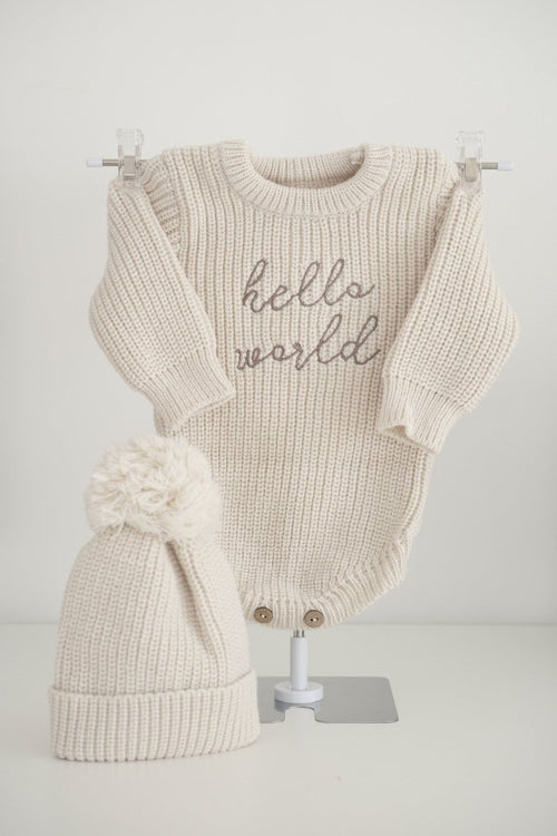 Knitted rompertje + mutsje | Hello World