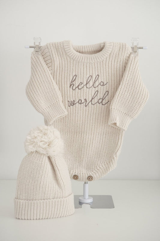 Knitted rompertje + mutsje | Hello World
